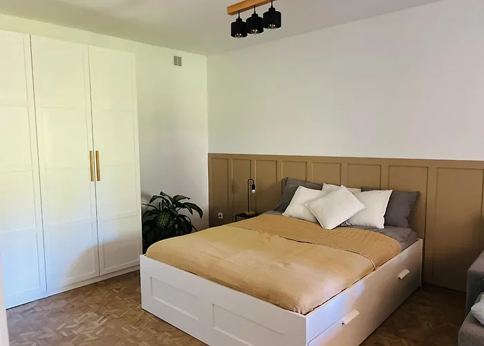 Dom Z Ogrodem W Zaciszu W-wy *