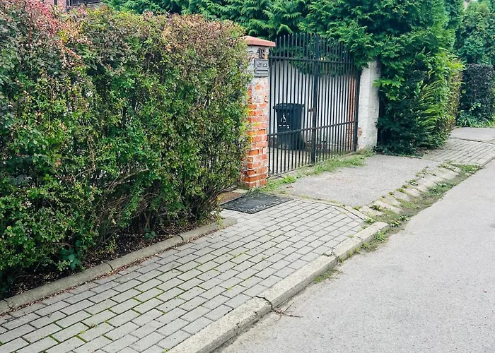 Dom Z Ogrodem W Zaciszu W-wy *